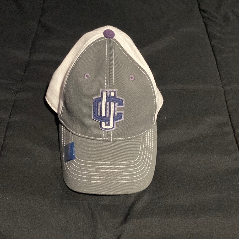 Vintage UConn hat.